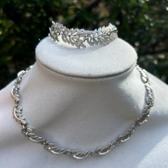 VTG CROWN TRIFARI Brushed Silver Leaf Link Bracelet Choker Necklace SET - Picture 6 of 9